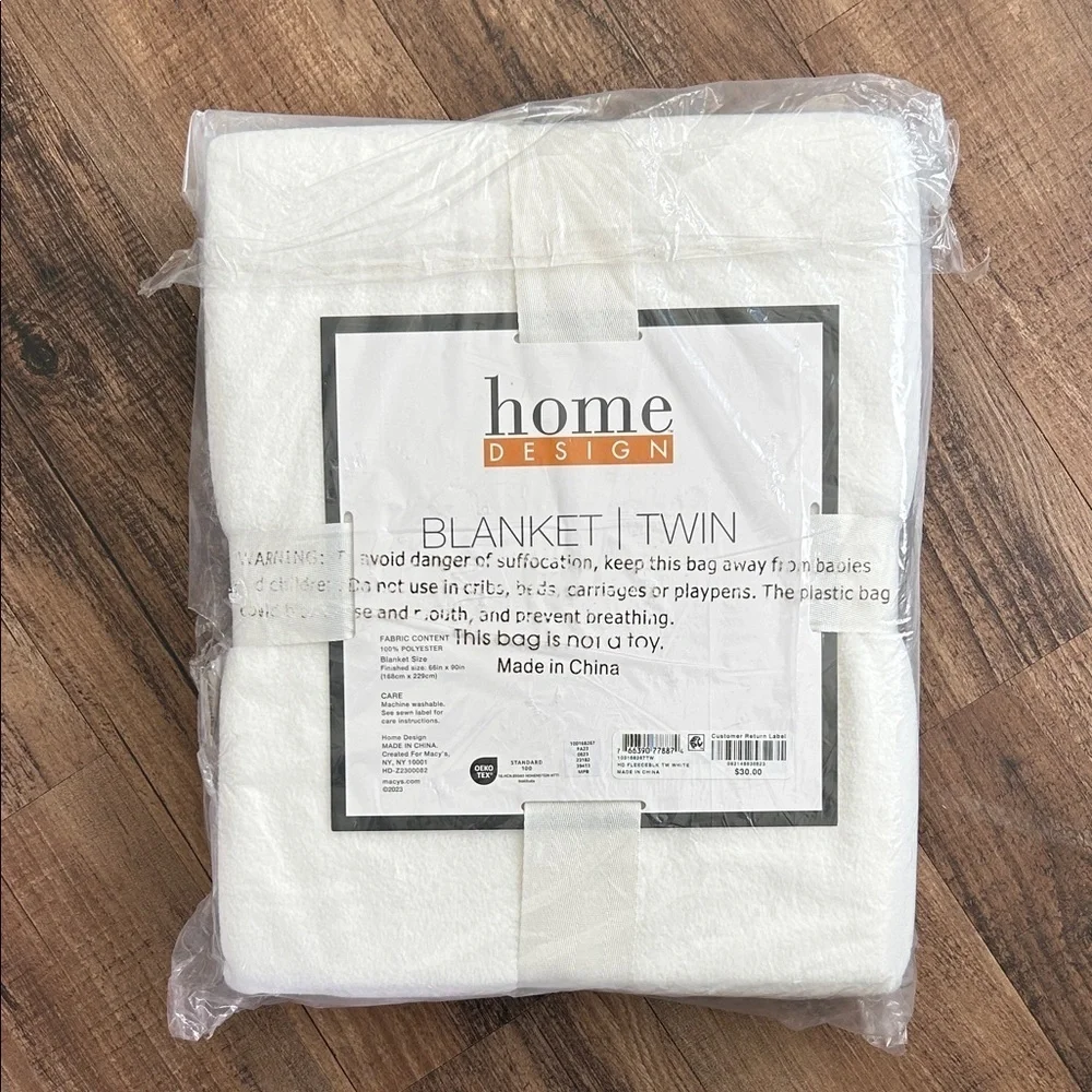 Home Design Fleece throw Blanket in White
